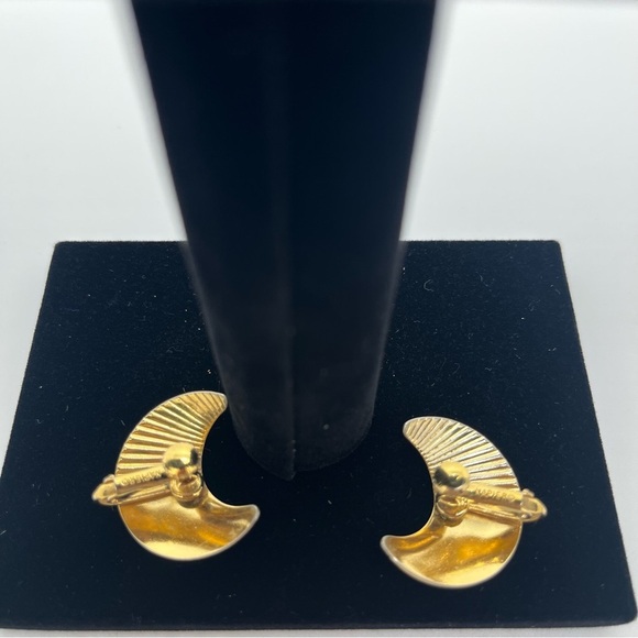 Vintage Napier gold tone half moon earrings • Mid century screw back - Picture 6 of 7